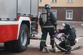  На территории Уральского института ГПС МЧС России продолжаются практические занятия с курсантами выпускного курса