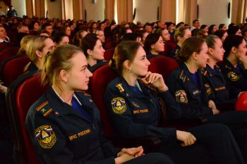 В преддверии Международного женского дня в институте прошел праздничный концерт