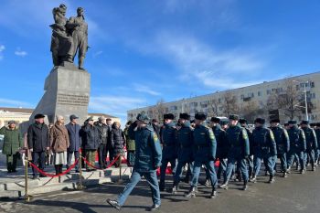 Офицеры и курсанты вуза почтили память воинов Уральского добровольческого танкового корпуса