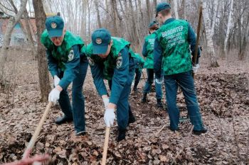 Студенты института приняли участие в субботнике в парке Екатеринбурга