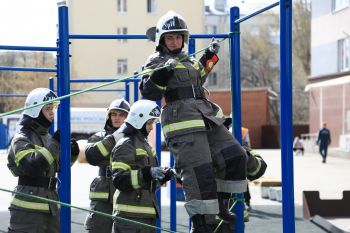 Курсанты института сразились в гонке героев