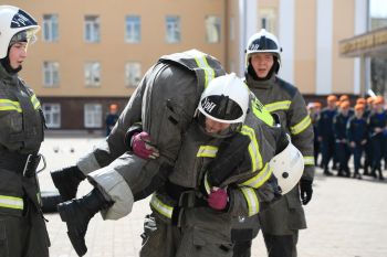 Курсанты института сразились в гонке героев