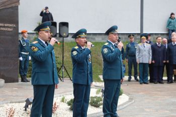 Личный состав вуза принял участи в открытии памятника пожарным