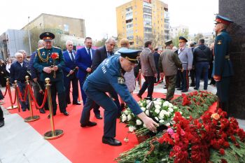 Личный состав института принял участие в открытии памятника Герою Советского Союза Валерию Востротину