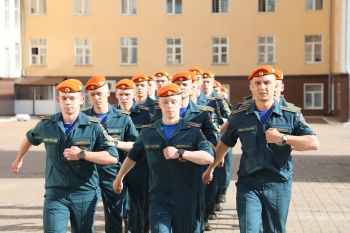 Конкурс строя и песни прошел в Уральском институте ГПС МЧС России