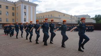 Конкурс строя и песни прошел в Уральском институте ГПС МЧС России