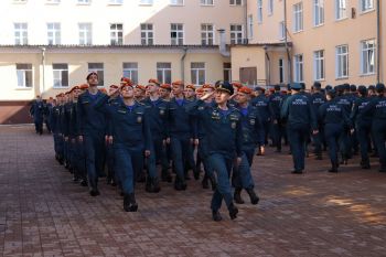 В институте состоялось торжественное построение, посвященное Дню России