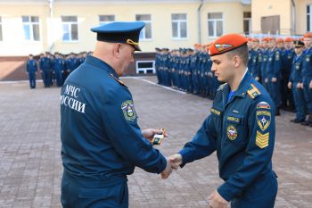 В институте состоялось торжественное построение, посвященное Дню России