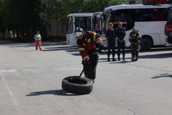 В институте прошли соревнования по функциональному силовому многоборью среди пожарных и спасателей.