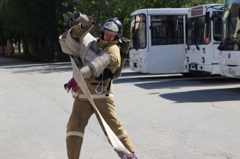 В институте прошли соревнования по функциональному силовому многоборью среди пожарных и спасателей.