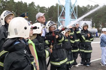 На учебной загородной базе института прошла экскурсия для школьников