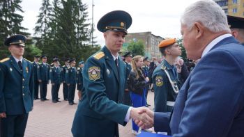 В Екатеринбурге состоялась торжественная церемония 88-го выпуска молодых специалистов Уральского института ГПС МЧС России