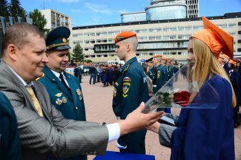 В Екатеринбурге состоялась торжественная церемония 88-го выпуска молодых специалистов Уральского института ГПС МЧС России