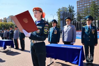 Александр Куренков поздравил первокурсников Уральского института ГПС МЧС России с принятием присяги