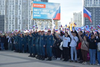  Курсанты института приняли участие в патриотической акции в честь Дня воссоединения новых территорий с Россией