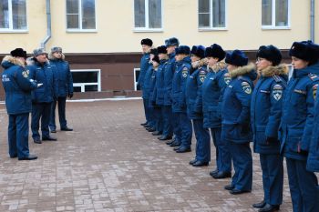 В институте прошел строевой смотр зимней формы одежды