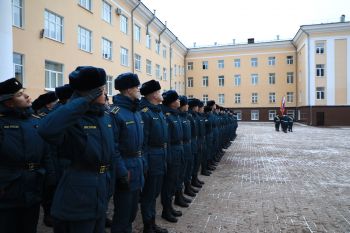 В вузе прошло торжественное построение ко Дню народного единства