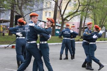 Уральский институт ГПС МЧС России поздравляет волонтеров с Днем добровольца