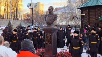 Курсанты и студенты приняли участие в торжественном открытии памятника императору Александру I