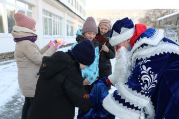 Представители института посетили маленьких пациентов центра детской онкологии и гематологии в рамках акции «Елка желаний»