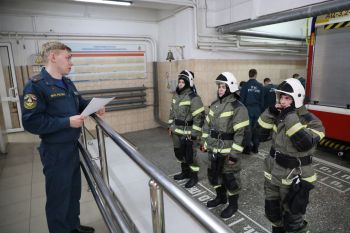 У первокурсников началась практика в должности пожарного