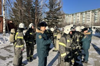 Курсанты института освоили правила работы в средствах индивидуальной защиты на практике