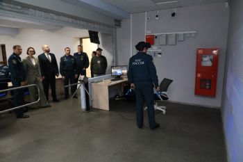 Председатель Екатеринбургской городской Думы Анна Гурарий посетила Уральский институт ГПС МЧС России