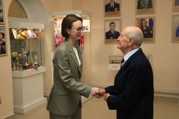 Председатель Екатеринбургской городской Думы Анна Гурарий посетила Уральский институт ГПС МЧС России