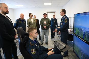Председатель Екатеринбургской городской Думы Анна Гурарий посетила Уральский институт ГПС МЧС России