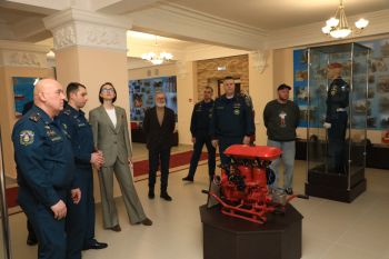 Председатель Екатеринбургской городской Думы Анна Гурарий посетила Уральский институт ГПС МЧС России