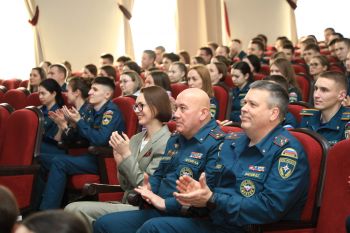 Председатель Екатеринбургской городской Думы Анна Гурарий посетила Уральский институт ГПС МЧС России