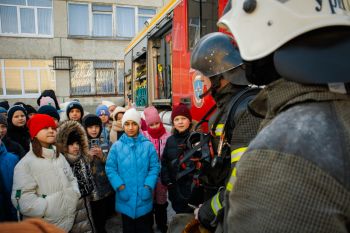 Сотрудники МЧС провели познавательную экскурсию для школьников