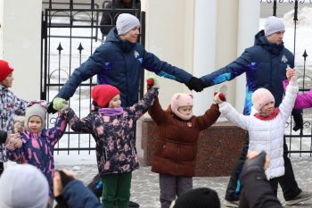 Волонтеры института организовали масленичные гуляния для детей