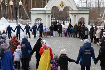 Волонтеры института организовали масленичные гуляния для детей