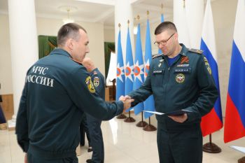 Сегодня в Уральском институте ГПС МЧС России состоялось торжественное вручение дипломов выпускникам заочной формы обучения