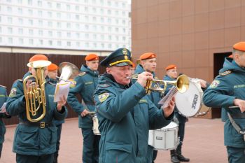 Торжественное построение в честь Дня пожарной охраны