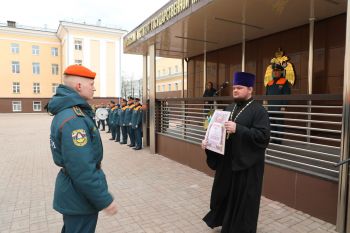 Торжественное построение в честь Дня пожарной охраны