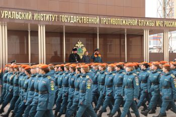 Торжественное построение в честь Дня пожарной охраны