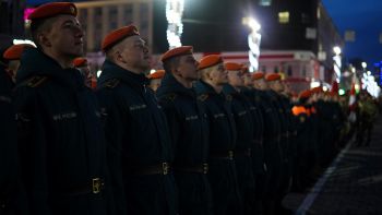 В Екатеринбурге прошла первая ночная репетиция Парада Победы