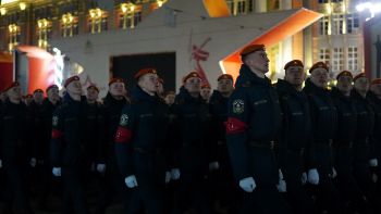 В Екатеринбурге прошла первая ночная репетиция Парада Победы