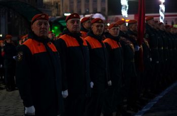 В Екатеринбурге прошла первая ночная репетиция Парада Победы