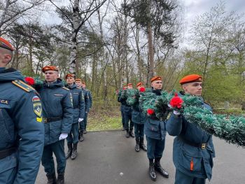Курсанты института приняли участие в памятном митинге на Михайловском кладбище