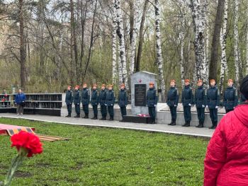 Курсанты института приняли участие в памятном митинге на Михайловском кладбище