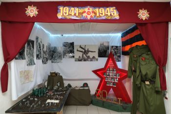 Курсанты института оформили фотозоны к юбилею Победы