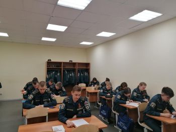 «Фронтовой треугольник»: личный состав института принял участие в акции «РусФест»