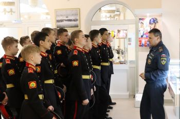 Воспитанники суворовского училища посетили Уральский институт ГПС МЧС России