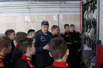 Воспитанники суворовского училища посетили Уральский институт ГПС МЧС России