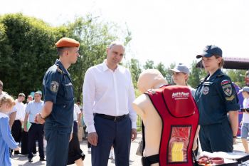 В Международный день защиты детей курсанты института делятся знаниями