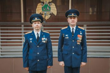 Торжественное построение в институте в преддверии Дня России