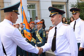 Путь к звездам: Торжественное вручение лейтенантских погон выпускникам института